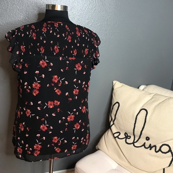 City Chic black floral blouse with smocked neck size 18W - Picture 2 of 5